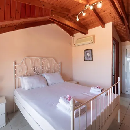 Fenia Apartment *